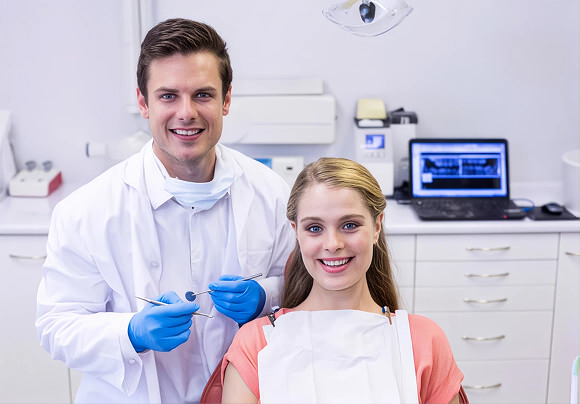 Dentist And Detnal Patient Smiling Img